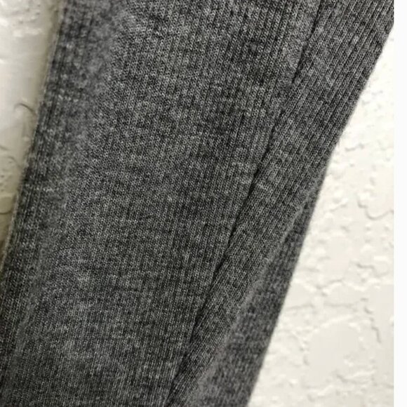 Lola & Sophie gray split hem knit sleeve v neck mixed fabric top size Large - Picture 4 of 11